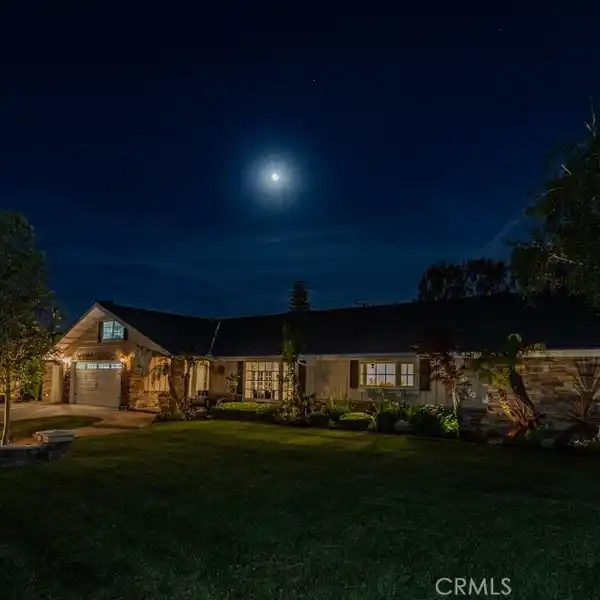 BEAUTIFULLY UPGRADED SINGLE-STORY POOL HOME.
