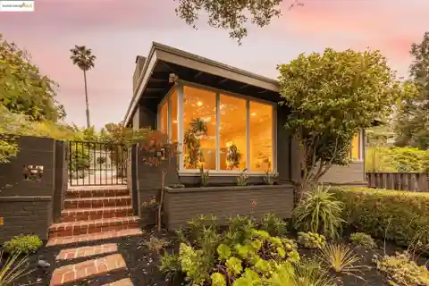 Mid-Century Retreat in Upper Rockridge