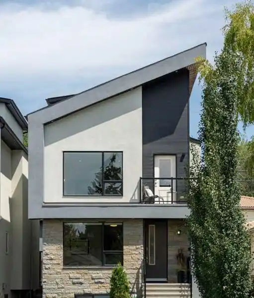 AN ELEVATED LIFESTYLE IN A DESIRABLE COMMUNITY