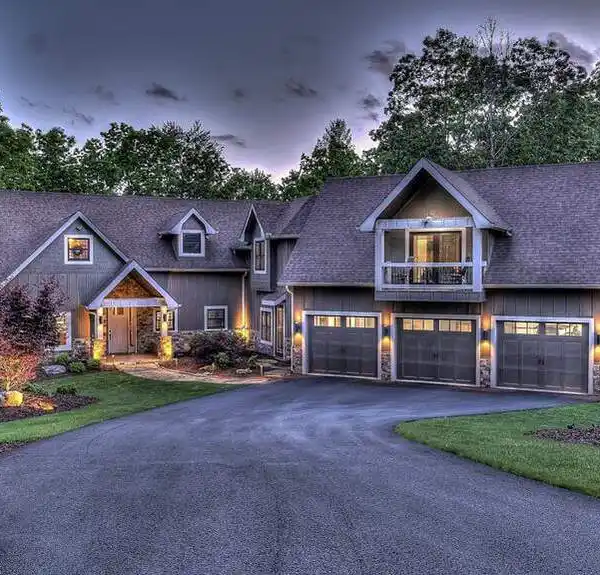 LUXURIOUS MOUNTAIN RETREAT