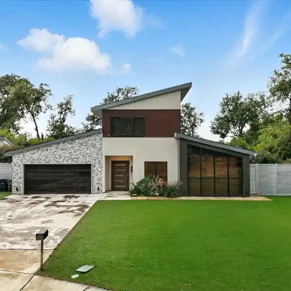 STUNNING MODERN HOME NESTLED ON A PICTURESQUE CREEK