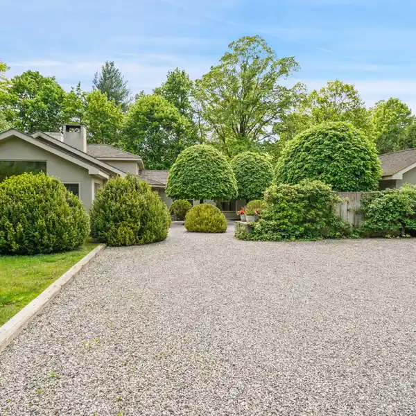 ELEGANTLY DESIGNED CARRIAGE HOUSE ON NEARLY THREE ACRES
