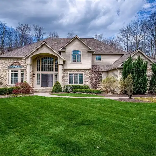 GORGEOUS CUSTOM HOME IN CANYON LAKES