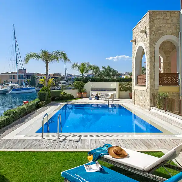 MODERN SEASIDE LIVING