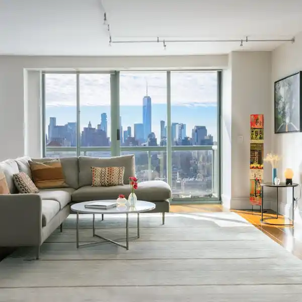 MODERN CONDO LIVING WITH BREATHTAKING VIEWS OF DOWNTOWN SKYLINE