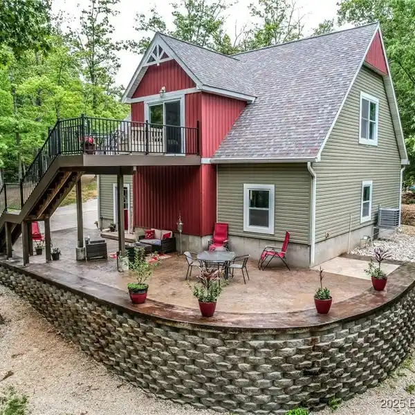 DREAM LAKEFRONT RETREAT