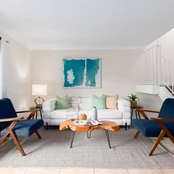 DELIGHTFUL TOWNHOME IN DEL MAR DOWNS