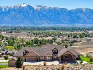 Panoramic Mountain Views on Private 5-Acre Estate