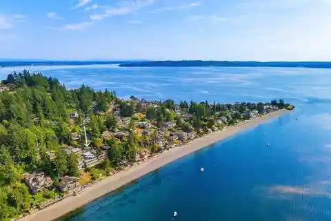 Architectural Home in the Heart of Three Tree Point