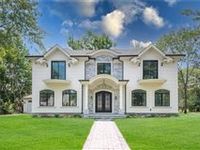 ELEGANT AND MODERN HOME IN GREAT NECK