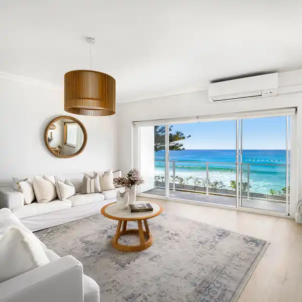ABSOLUTE BEACHFRONT APARTMENT