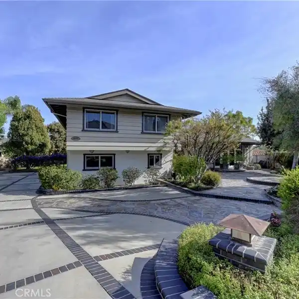 BEAUTIFULLY REMODELED SPLIT-LEVEL HOME ON A PEACEFUL CUL-DE-SAC