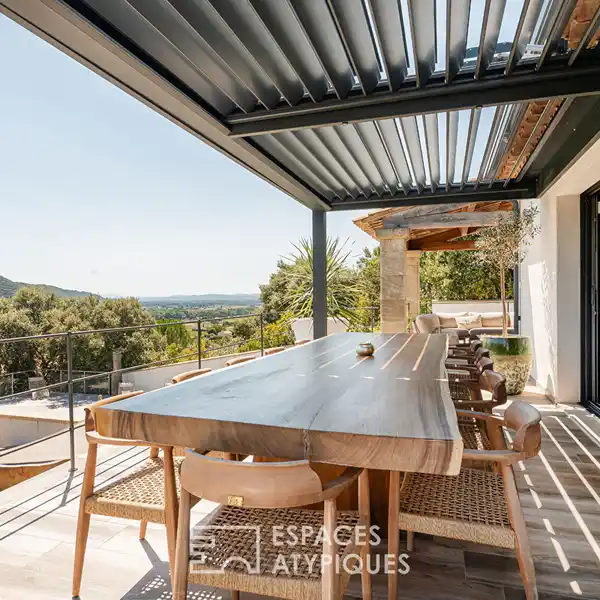 CONTEMPORARY PROPERTY WITH ITS GENEROUS VOLUMES