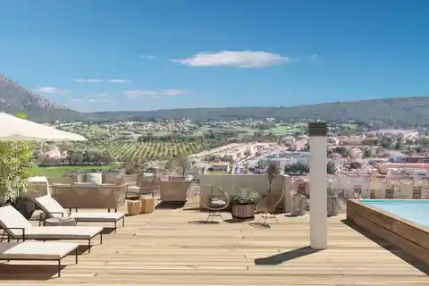 New Luxury Penthouse with Sea Views