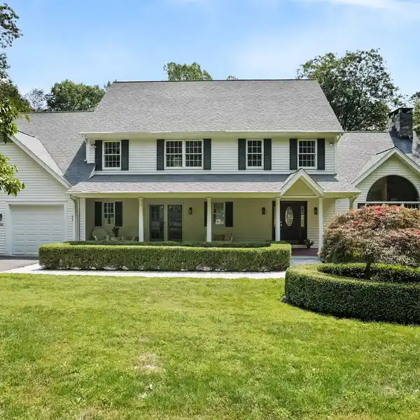 SPACIOUS CUL-DE-SAC COLONIAL WITH LUXURY AMENITIES