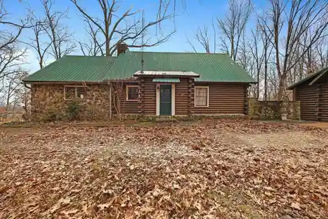 Unique Riverfront Cabin
