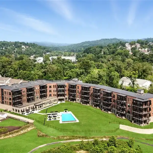 THREE BEDROOM LUXURY RESIDENCE IN THE BROOKS