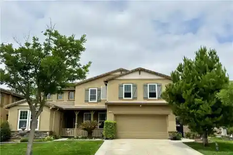 Spacious and Flexible Living in the Desirable Alisal Community