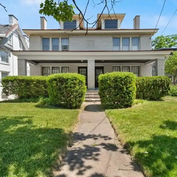 UNIQUE BAILEY AVENUE PROPERTY WITH AMAZING VIEWS
