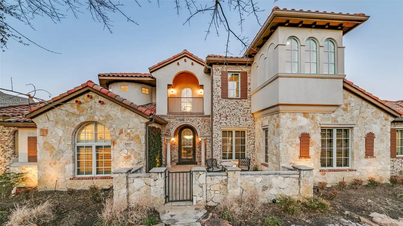 Breathtaking Golf and Lake Views in Castle Hills