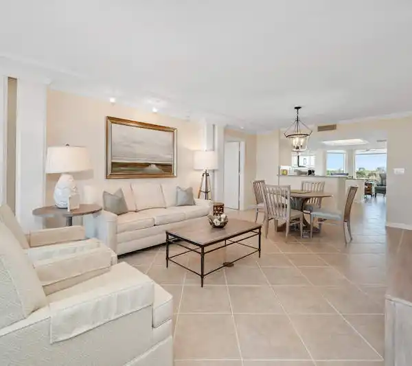 THREE BEDROOM END RESIDENCE IN THE NEWLY UPDATED ST. LAURENT