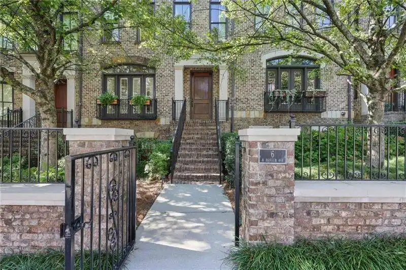 The Exquisite Brownstones at Honour