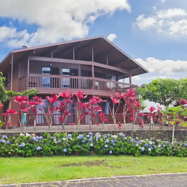 AN IDEAL BLEND OF LIFESTYLE AND LOCATION