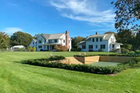 Sagaponack Farm-style Retreat