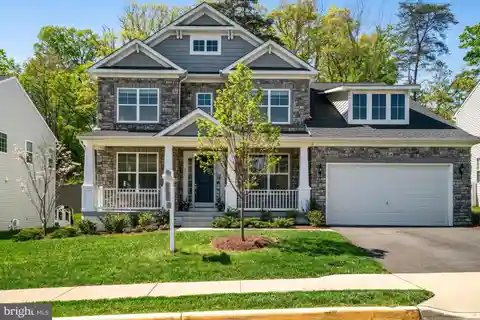 Elegant Colonial with Gourmet Kitchen