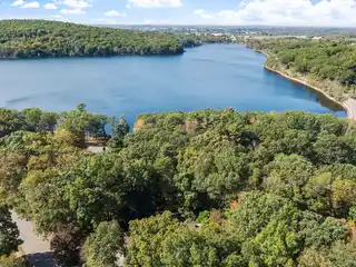 Prime Lakefront Property