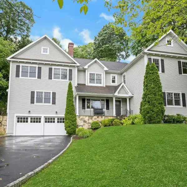 SPACIOUS COLONIAL ON A PEACEFUL CUL-DE-SAC