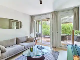 Chic Turnkey Flat in Quiet Cul-De-Sac