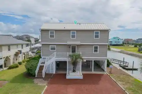 Rare Deep-Water Canal Home