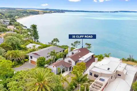 Serene Coastal Retreat with Panoramic Ocean Views