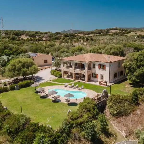 BEAUTIFUL VILLA WITH ANNEX AND POOL