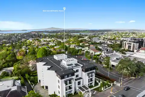 Sleek Penthouse on the Edge of Remuera Village