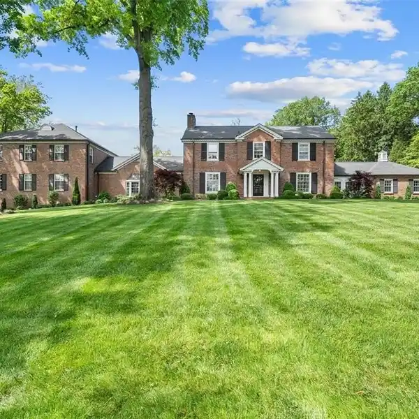 SPECTACULAR LADUE ESTATE