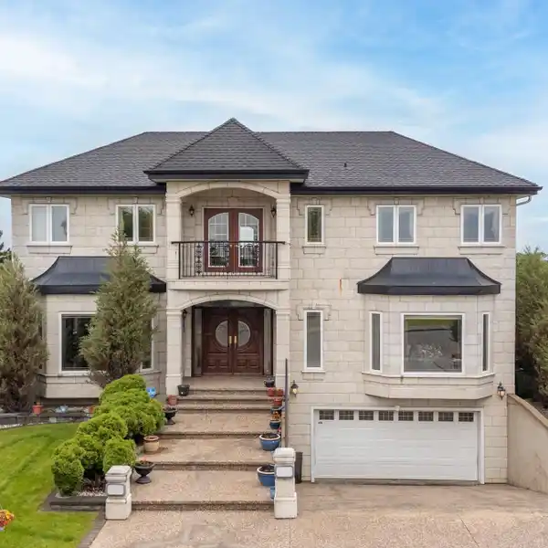 ONE-OF-A-KIND CUSTOM EXECUTIVE HOME