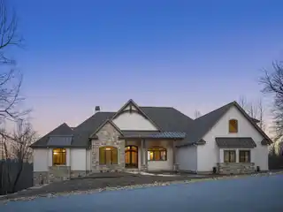 New Luxury Construction with Panoramic Mountain Views