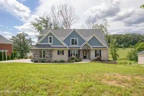 Luxury Living in a Wonderful Lakefront Community