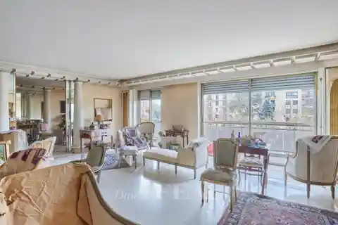 Prestigious Address with Balcony and Parking