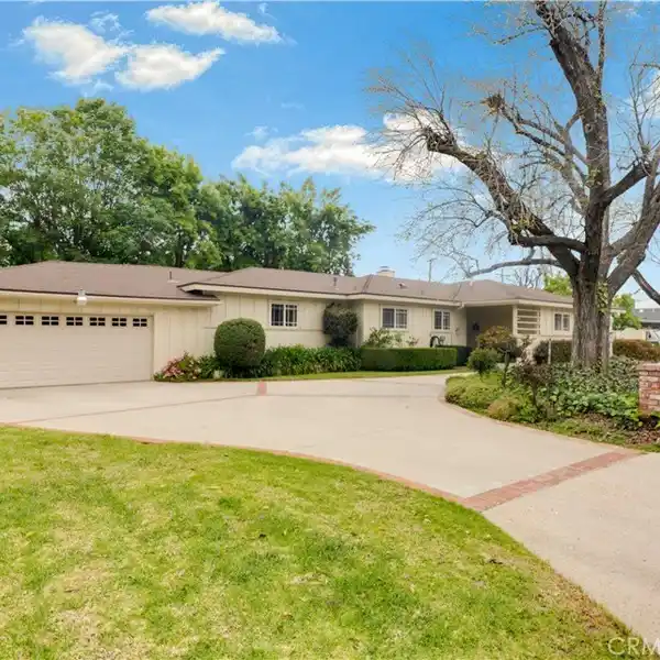SPACIOUS AND INVITING RANCH-STYLE HOME