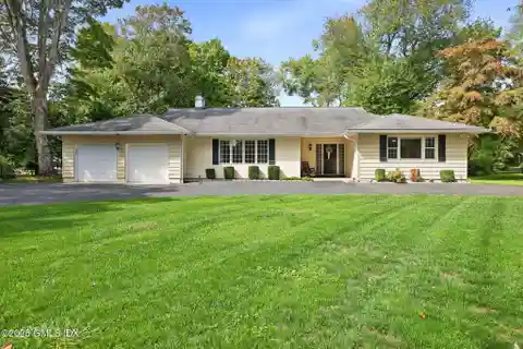 Inviting Ranch in a Great Location