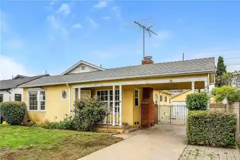 Great Potential in Prime West Los Angeles Location
