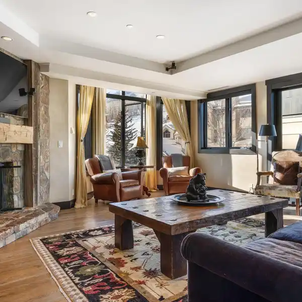 STUNNING ONE-LEVEL PENTHOUSE WITHIN THE PRESTIGIOUS BEAVER CREEK LODGE