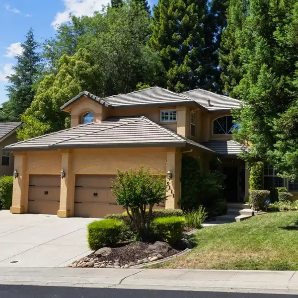 PICTURESQUE HOME IN DESIRABLE TREELAKE