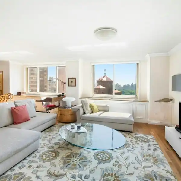 LUXURY LIVING ABOVE CENTRAL PARK'S CANOPY