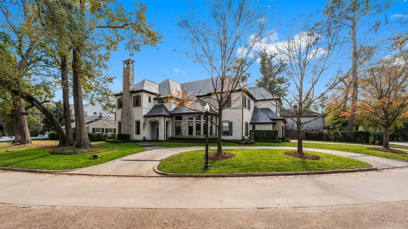 Luxurious Living in River Oaks