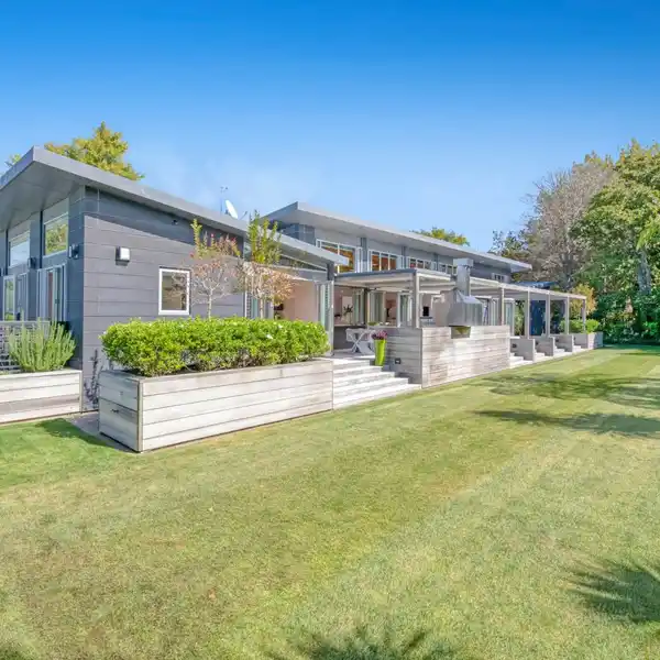 PRIVATE PARK-LIKE RETREAT