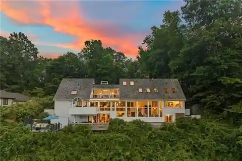 Stunning Contemporary in Desirable Queens Lake